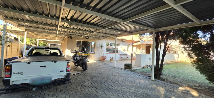 3 Bedroom Property for Sale in Naudeville Free State